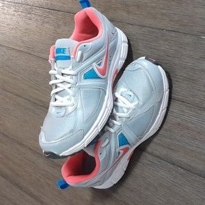 Nike Dart 9 sneakers